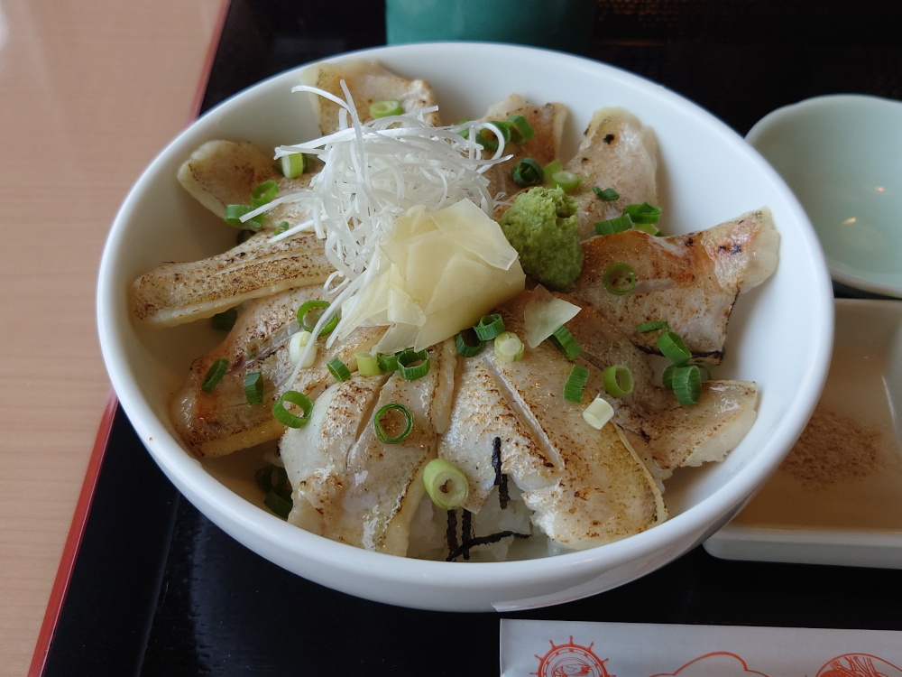 米山SA下り線で食べたのどぐろ炙り丼