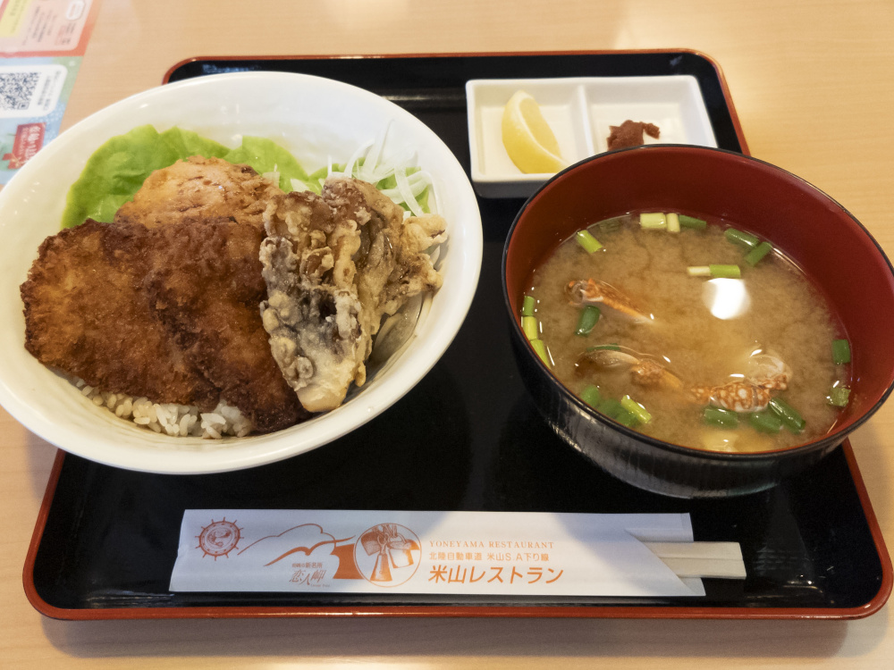 新潟うま辛丼