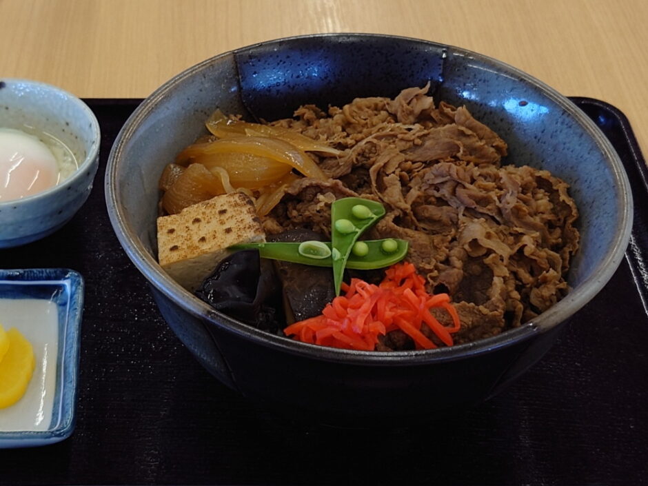 道の駅米沢で食べたすき焼き丼