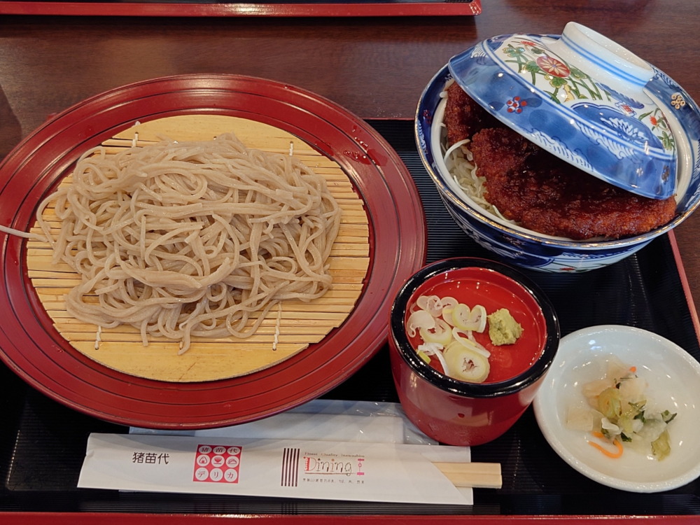 盛りそばとソースカツ丼　道の駅猪苗代