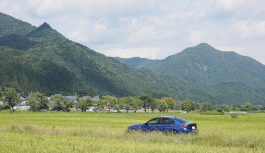 秋の気配を纏い始めた南会津　咲き乱れる蕎麦の花と金色の稲穂