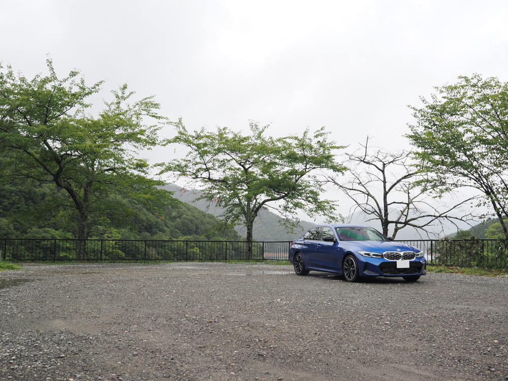 BMW M340i
九頭竜湖付近で