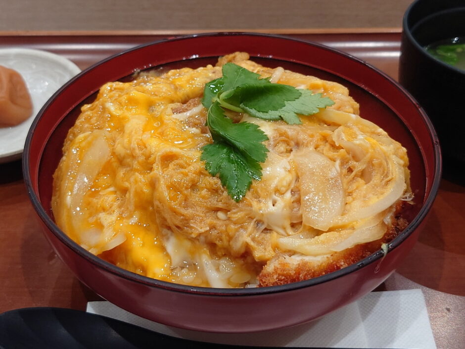 蓮田SA上り線の鶏カツ丼