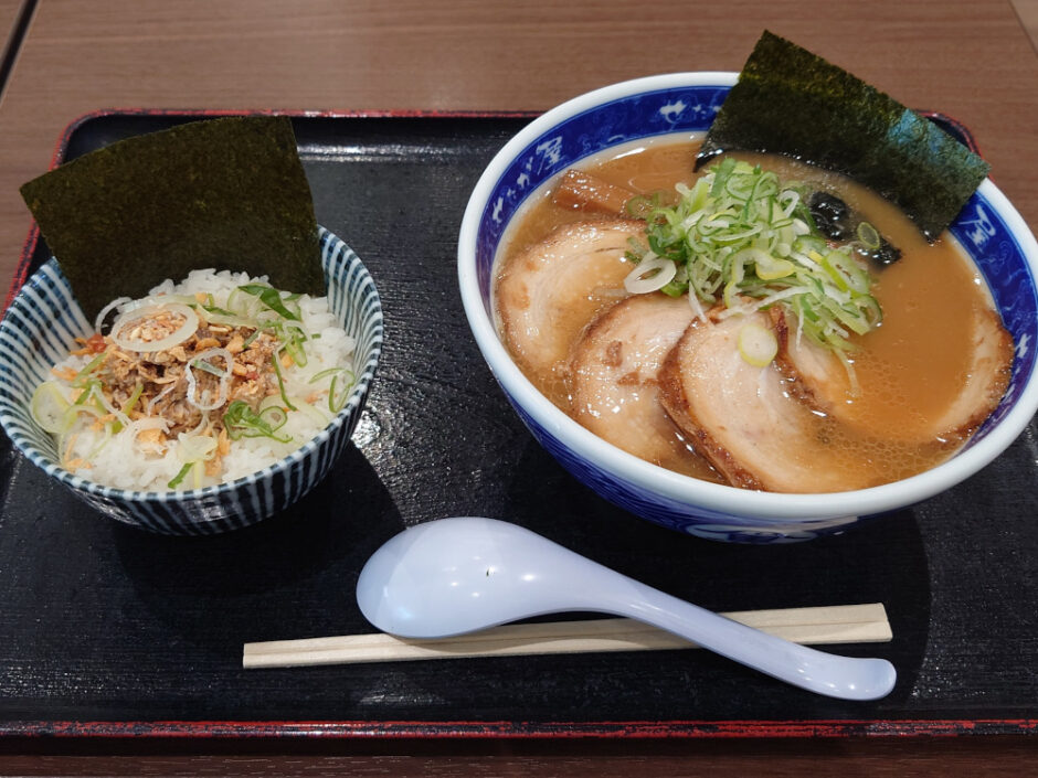 蓮田SAのチャーシュー麺とマヨチャーご飯