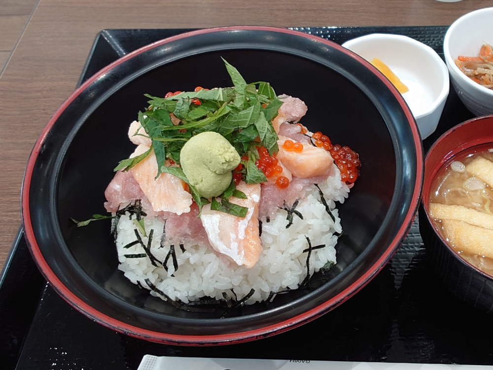 炙りトロサーモンねぎとろ・いくら丼