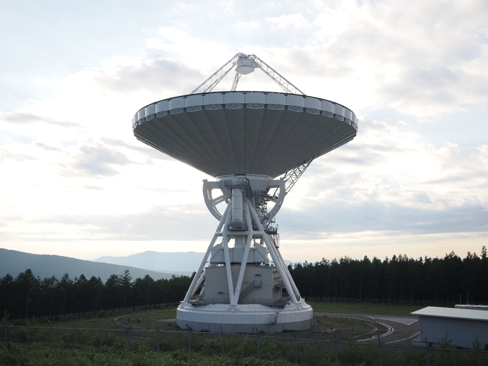 美笹深宇宙探査用地上局のパラボラアンテナ