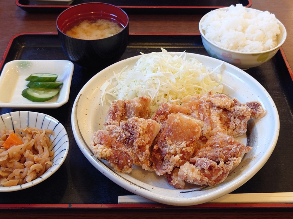 「道の駅 木曽川源流の里きそむら」の山賊揚げ定食