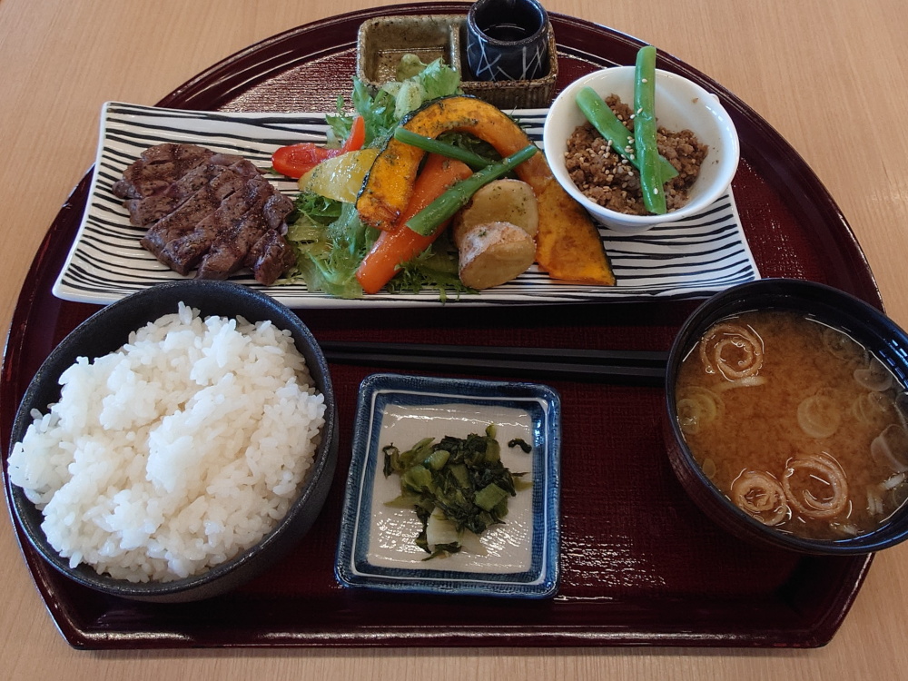 黒毛和牛フィレステーキと米沢牛そぼろ定食
